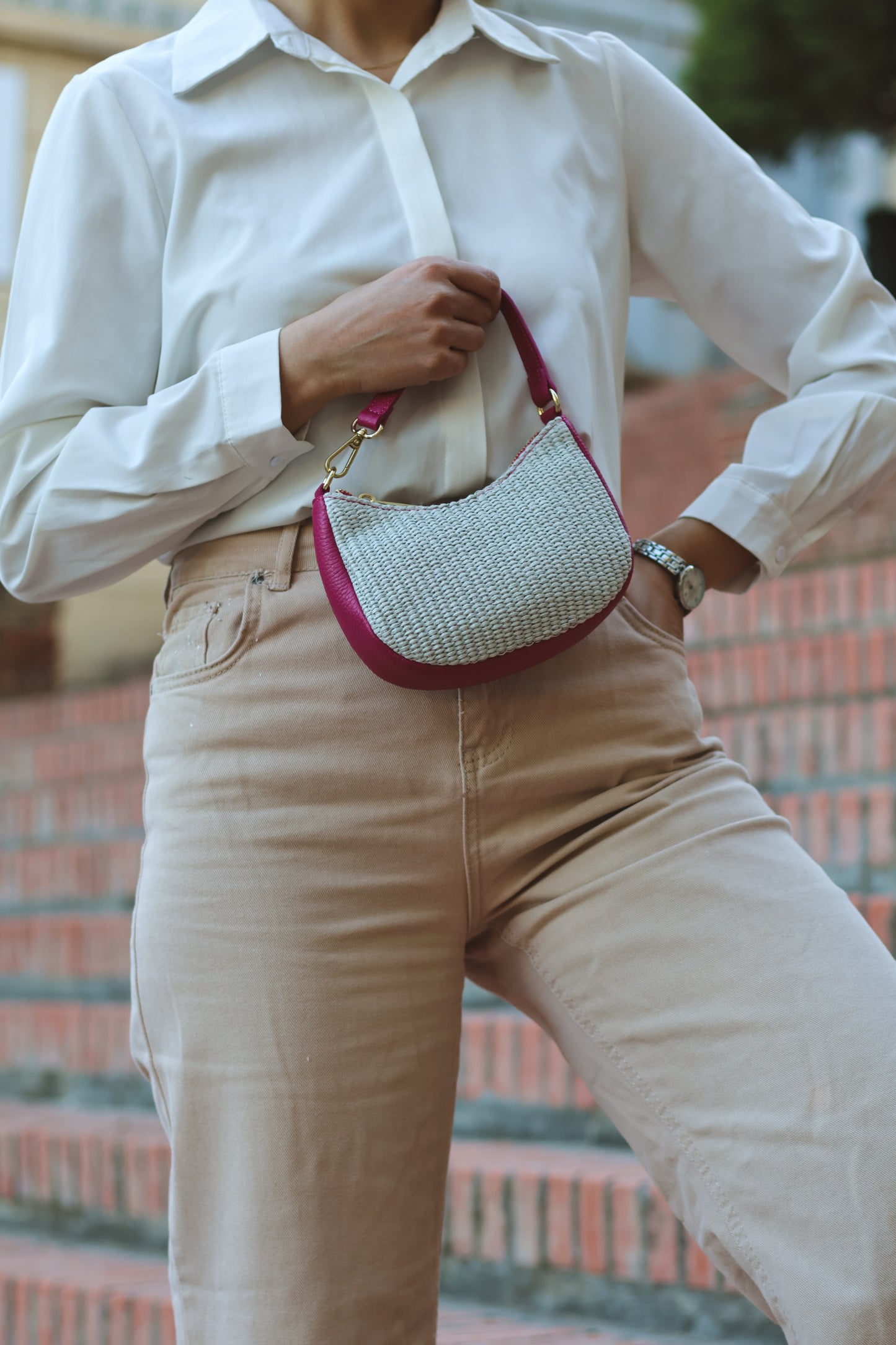 Sac Clara mini porté à l'épaule – cuir rose et raphia clair