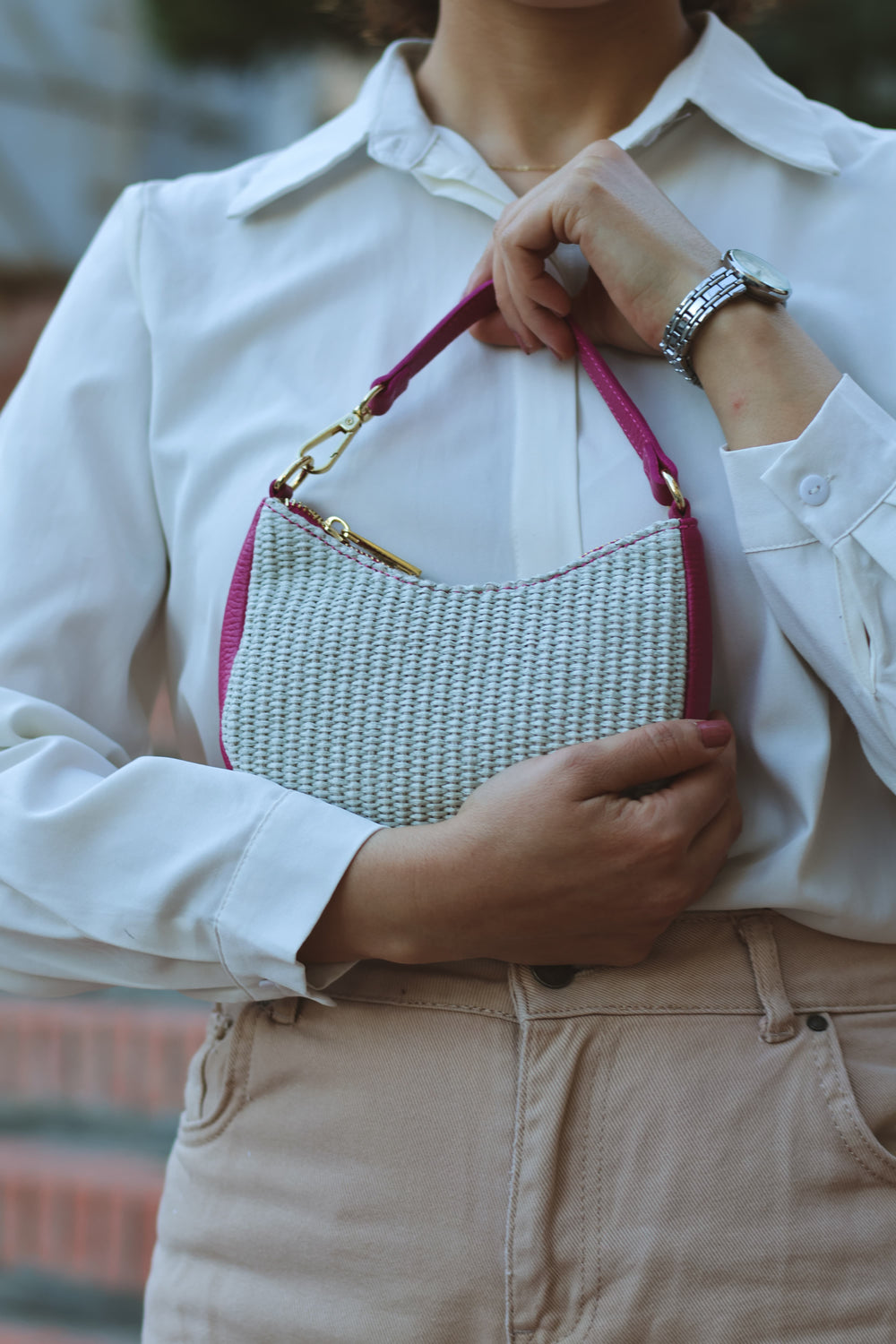 Sac Clara mini en cuir rose et raphia porté à la main – édition limitée 10ème