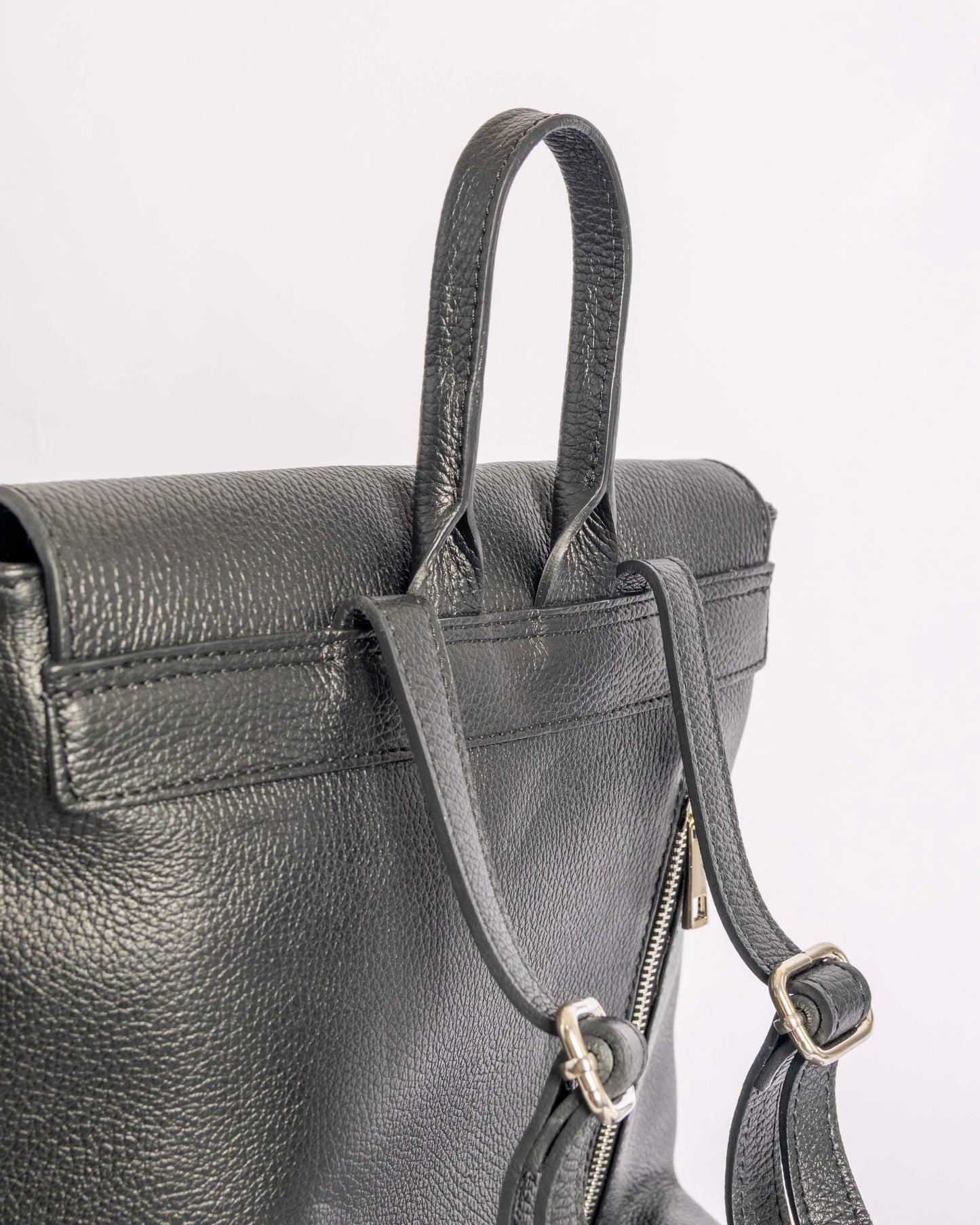 Cartable Sara Nero – vue de dos avec bretelles ajustables