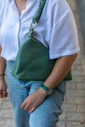 Sac Nour vert menthe porté de profil – 10ᵉme Paris